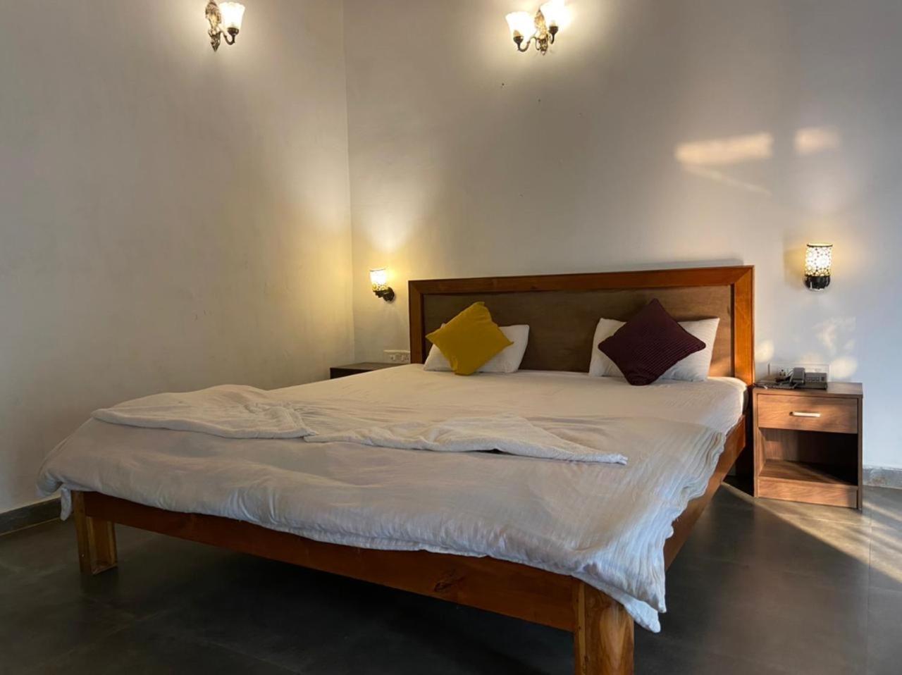 Hotel River Orchid Resort Satara Eksteriør bilde
